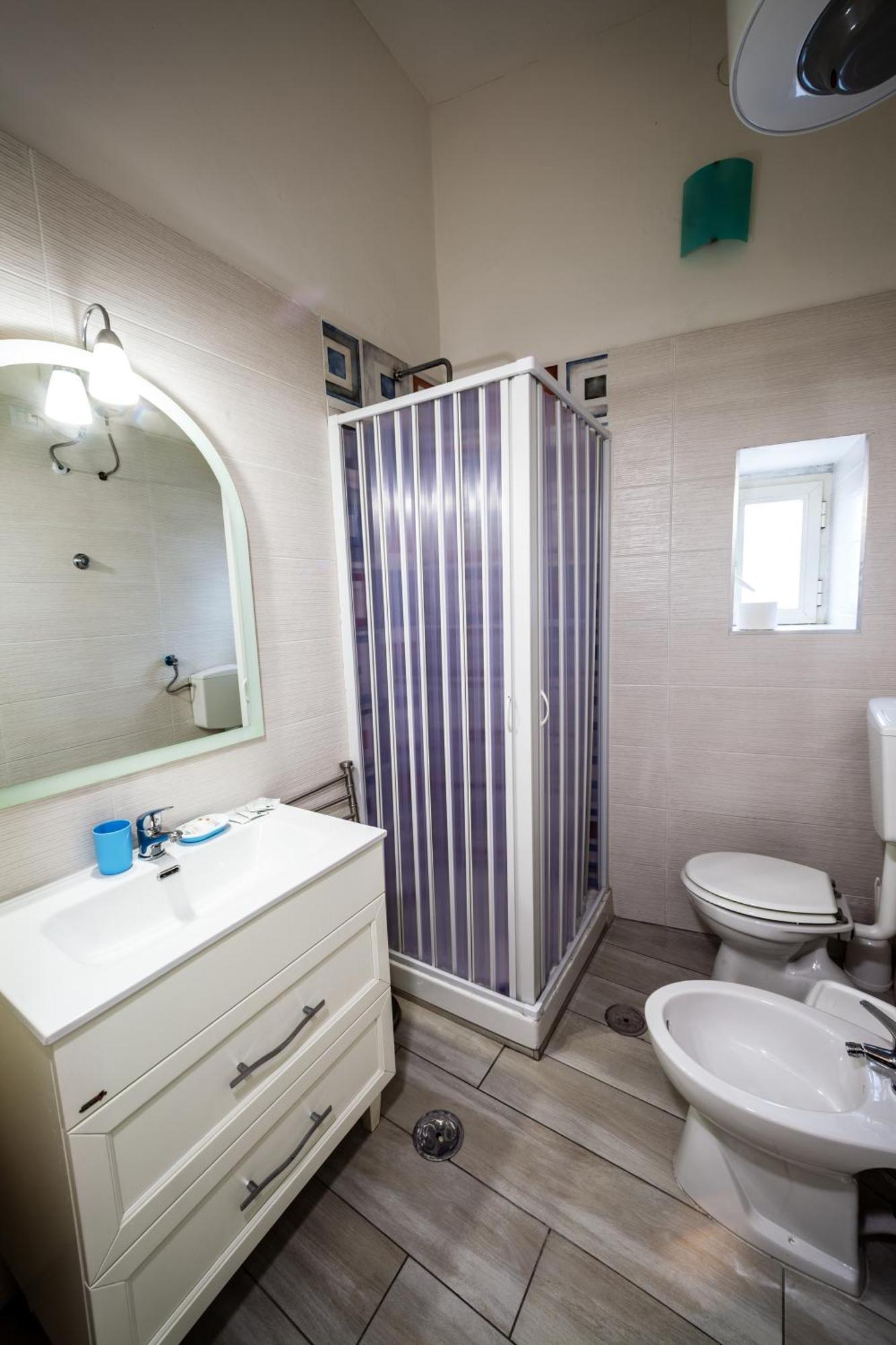 Mh Suites Rooms Apartments Bacoli Rum bild